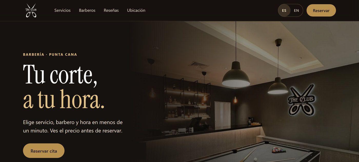 Maqueta de la web de The Club Barbershop en el escritorio